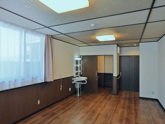 広々とした洗面台付き居室