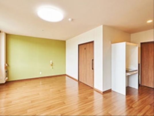 広々とした明るい居室