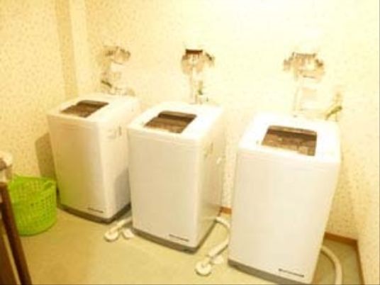 洗面所の三つの洗濯機