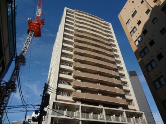 高層の建物外観