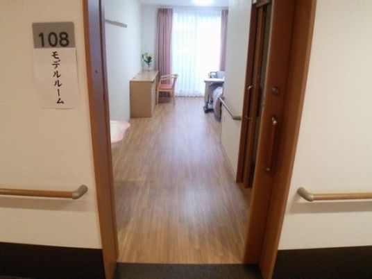 居室のドアと内部