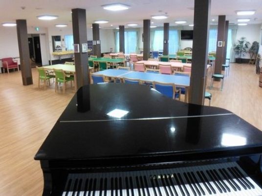 快適な広々とした食堂