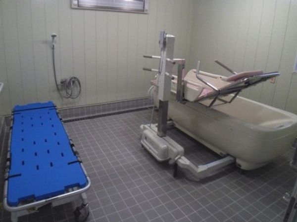 快適な介助入浴設備