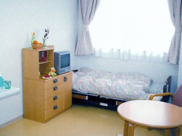 明るい居室の様子