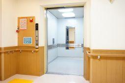 安全なエレベーター入口
