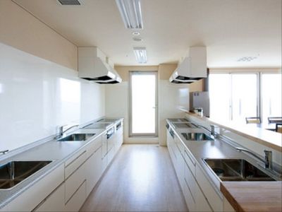 清潔なキッチン空間