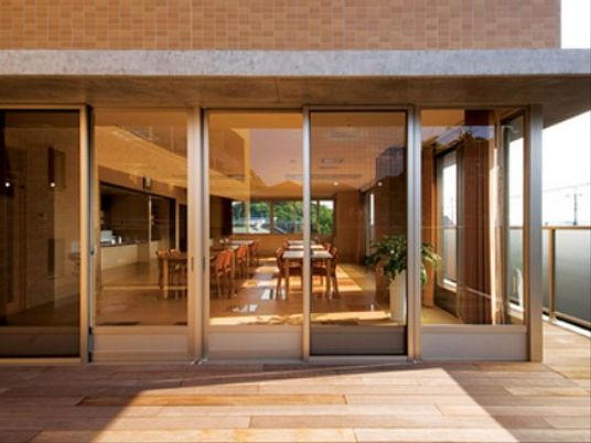 明るいダイニングエリア