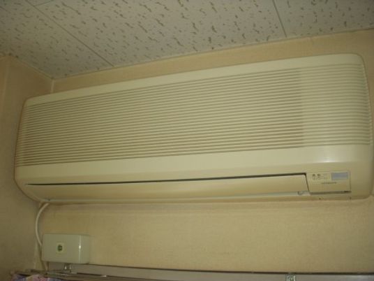 室内設置されたエアコン