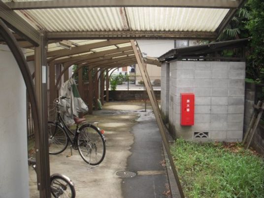 屋根付き通路の風景