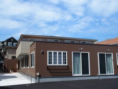 平屋建てのきれいな外観