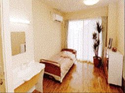 明るい居室の様子