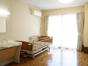 明るい個室の居室