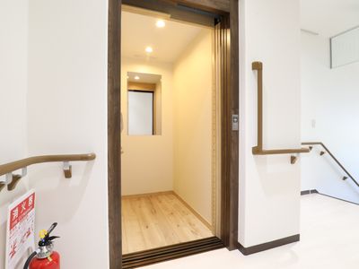 エレベーター付近の通路