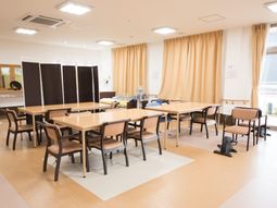 多目的室の明るい空間