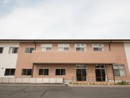 レンガ作りの建物外観