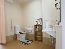 明るいトイレの一角