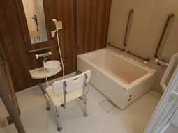 バリアフリー対応の浴室
