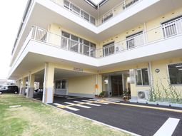 明るいエントランス前景