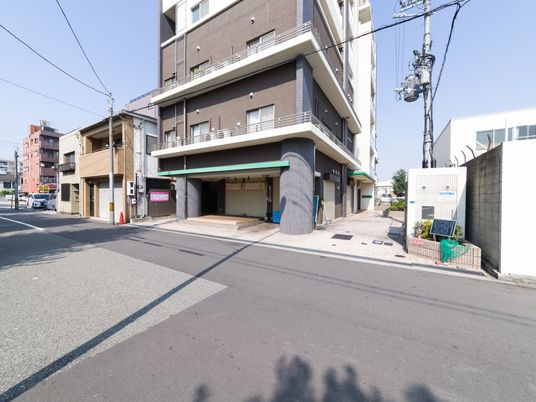 エントランスと外観