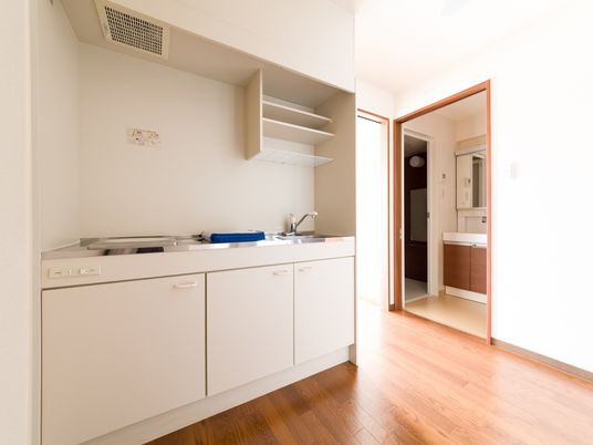 清潔なキッチンと廊下