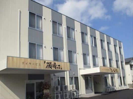 広々とした施設外観