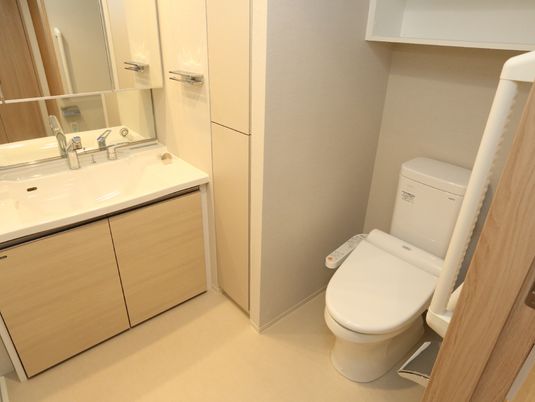 清潔な洗面トイレ空間