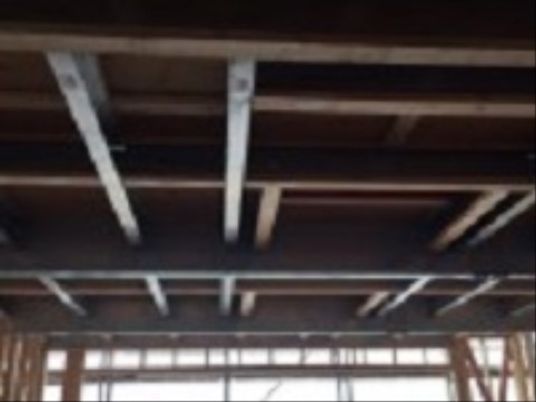建設中の屋根構造