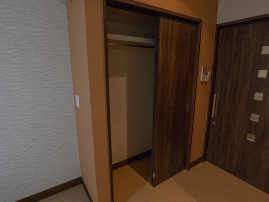木目調の落ち着いた和室