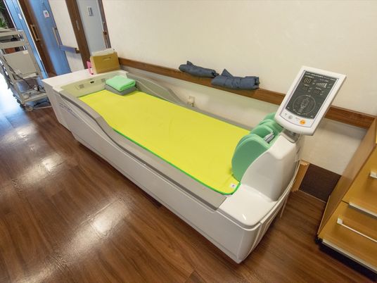 ベッド付き測定機器の廊下