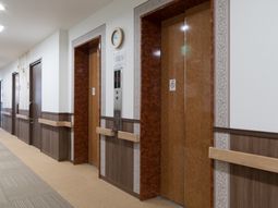 清潔な廊下とエレベーター