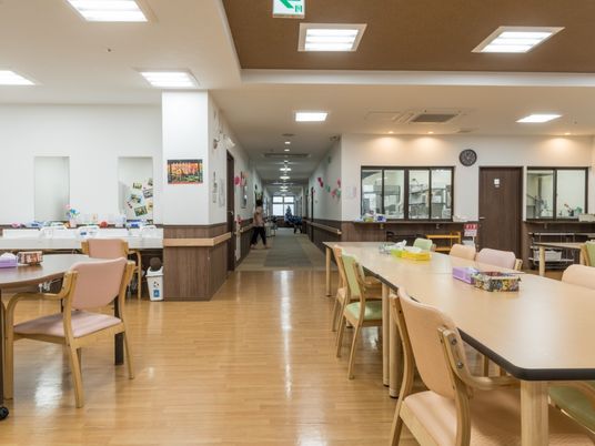 明るい食堂の様子