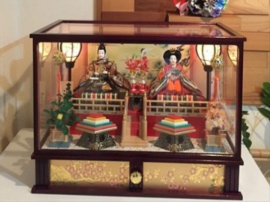 雛人形とケース飾り