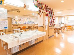 明るい食堂スペース