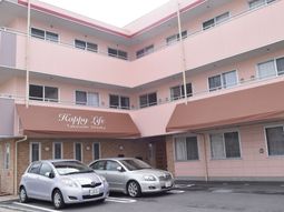 ピンクの建物の外観