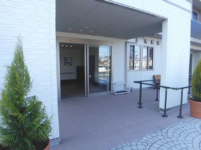 エントランス周辺の明るい空間