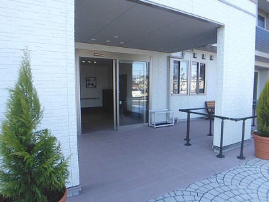 エントランス周辺の明るい空間