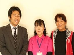 明るい笑顔のスタッフ