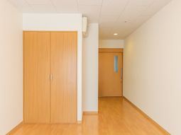 明るい廊下とクローゼット