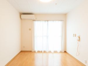 明るい個室の空間