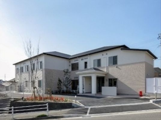 落ち着いた施設外観