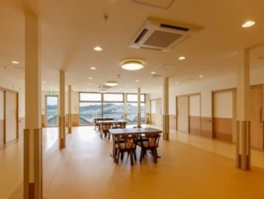 広々とした食堂の風景