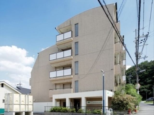 モダンな外観の建物