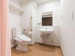 清潔なトイレの一室