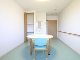 居室のシンプルな内観