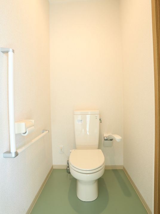 バリアフリー設計のトイレ