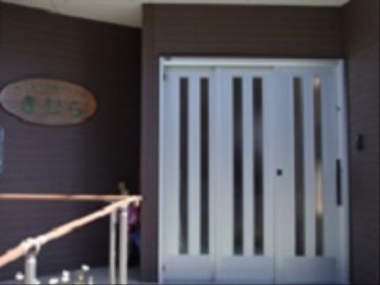 清潔感のあるエントランス