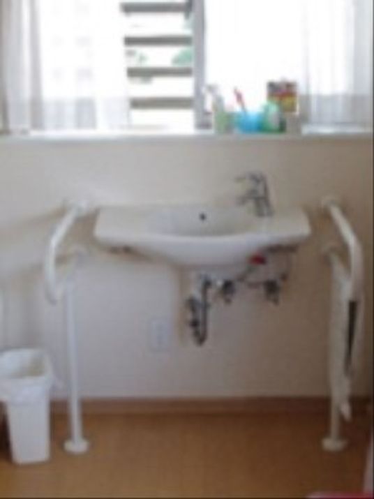 安全配慮の洗面設備