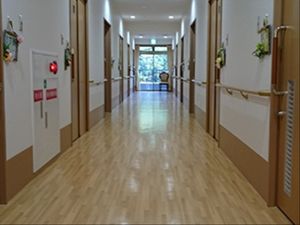 広々とした廊下の仕事場