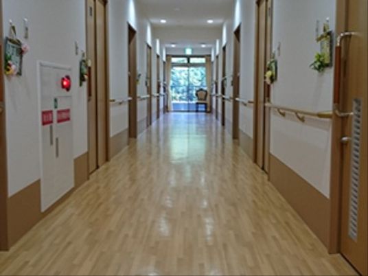 広々とした廊下の仕事場
