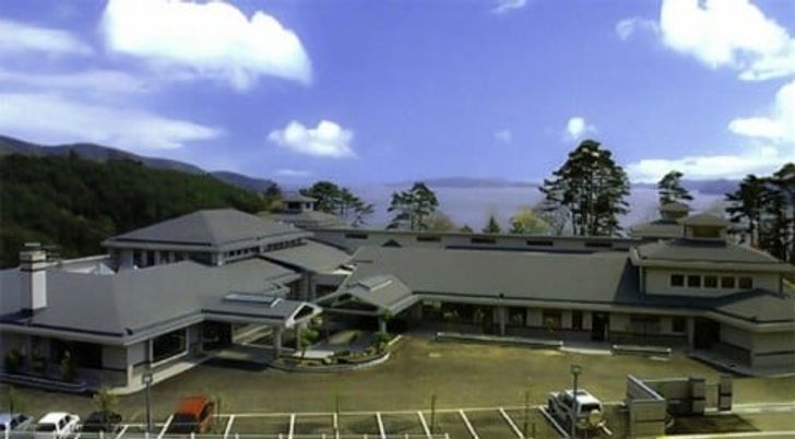 広々とした施設外観